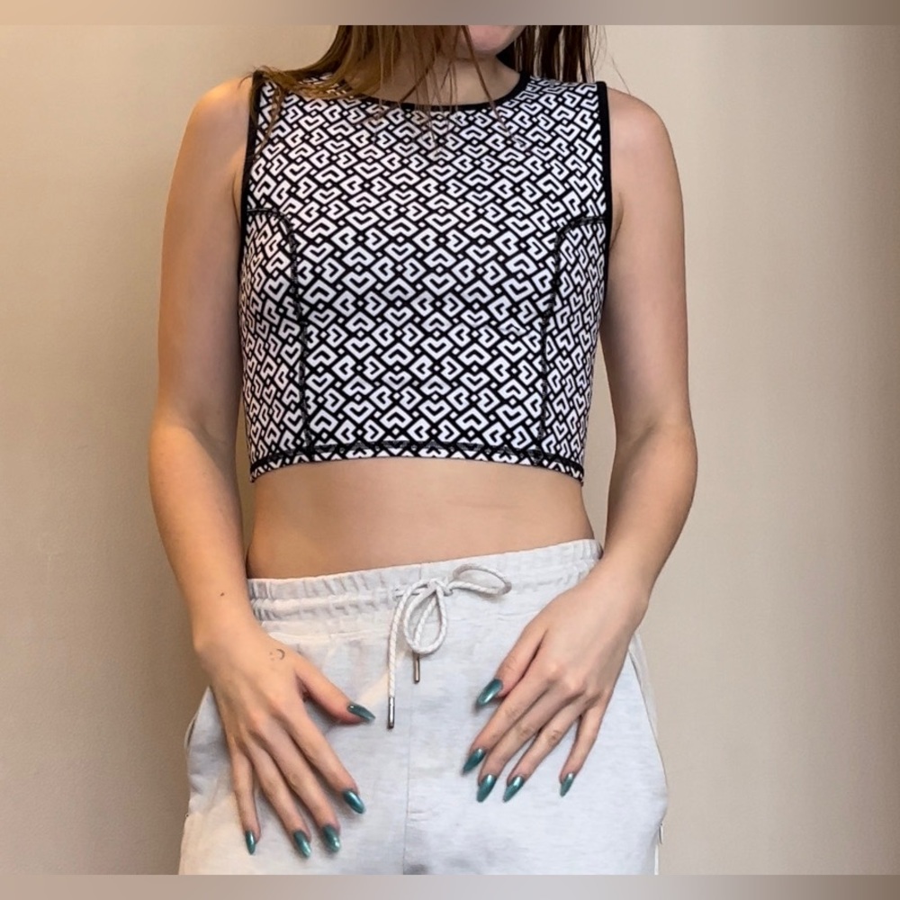 Black/white geometric graphic Lucy crop top